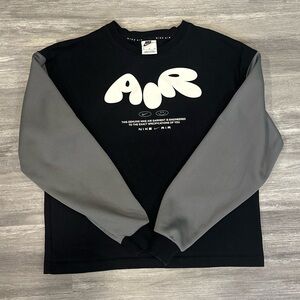 Nike Girls Graphic Black and Gray Sweatshirt  XL (Women’s XS)